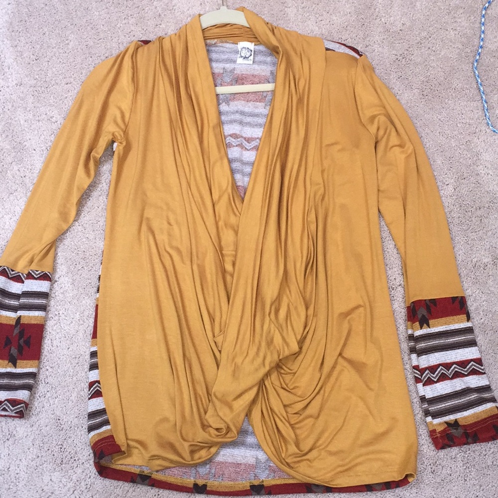 Great Top!! Aztec print on the back!!