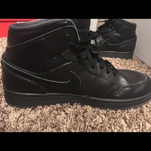 ALL BLACK JORDAN 1!!!