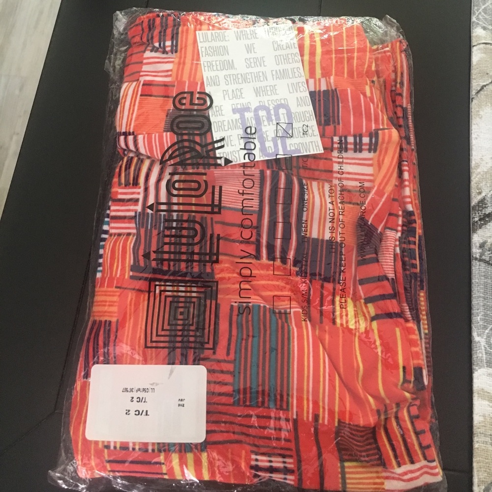 BNWT lularoe TC2 leggings