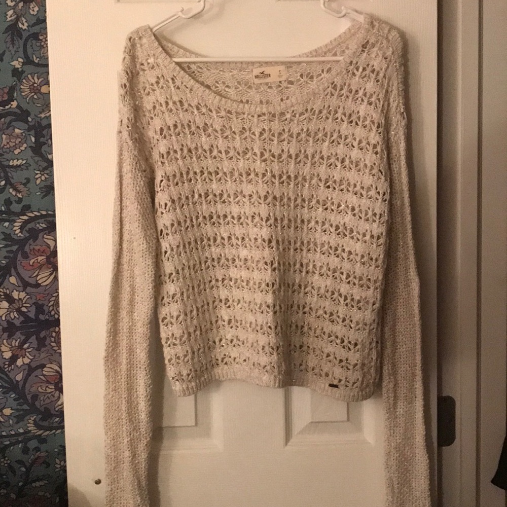 Slightly Cropped cream and gold Hollister sweater