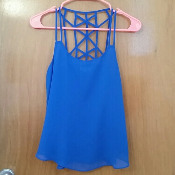 mine Tops - Cute top!🍁