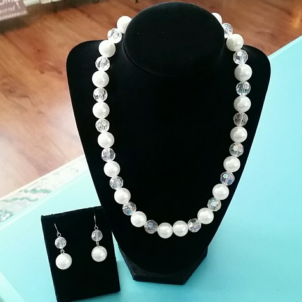White & Clear Shimmering Beaded Necklace Set NWOT