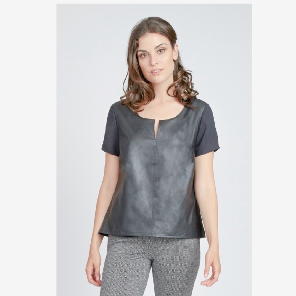 Noir mix media top 🎉🎉🎉 buy fast or in returning