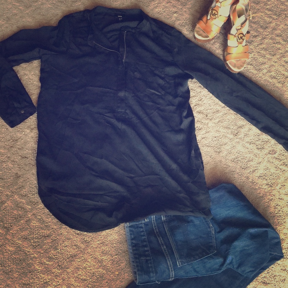 Sale !! 3 items for $20♠️ Long black dress shirt