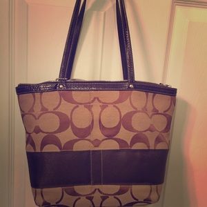 Coach - Medium Tote