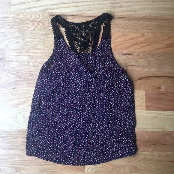 H&M Tops - Divided | H&M floral & black detailed tank