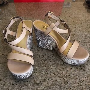 Like new kate spade snake stacked heel sz 6.5