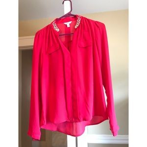 Pink blouse with pearl collar