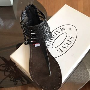 New in the box Steve Madden Simple-G