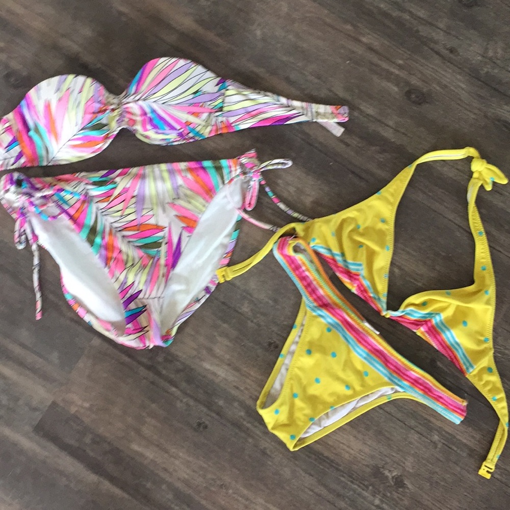 2 Victoria secret swimsuits