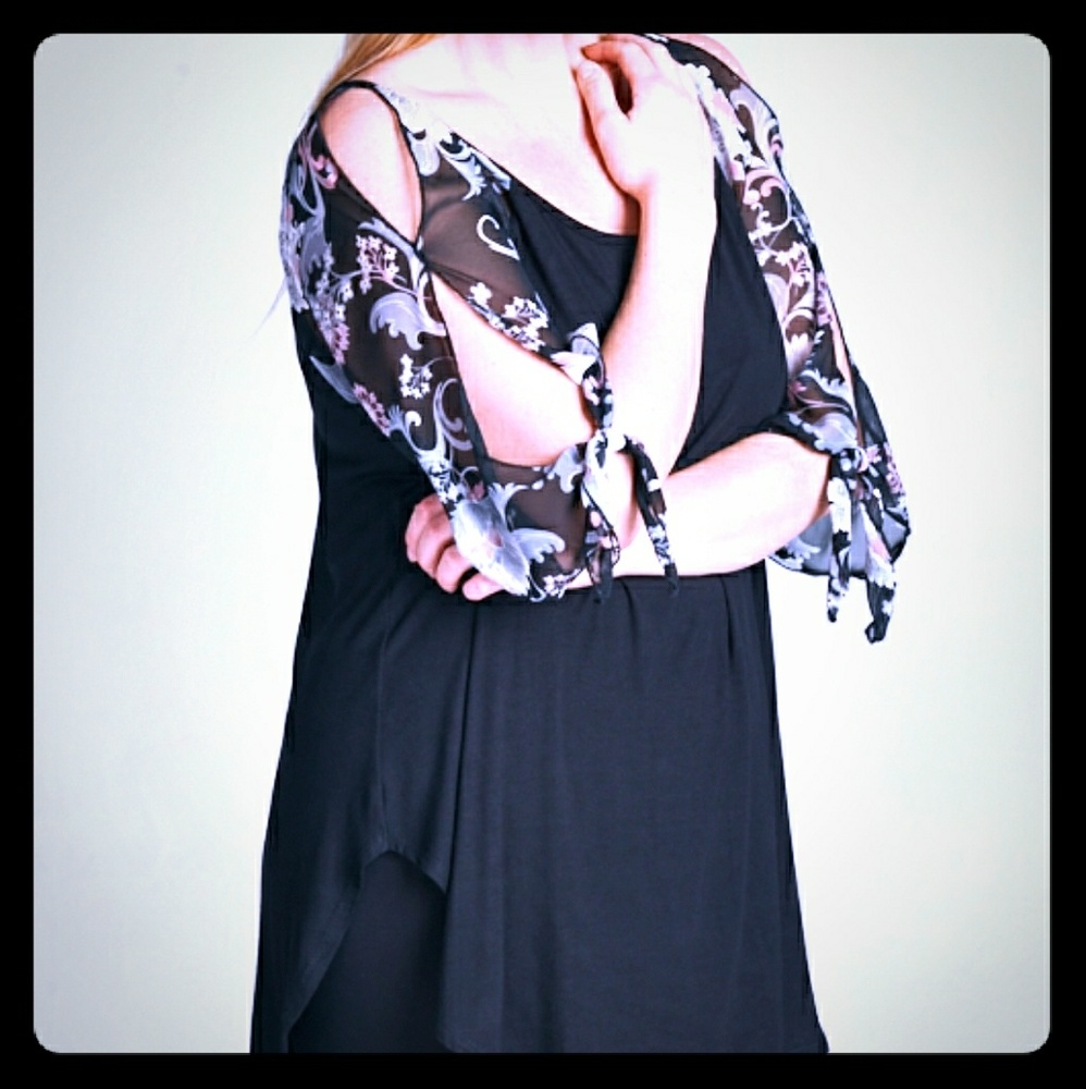 Womens Plus Open Shoulder Tunic with BowTie Sleeve