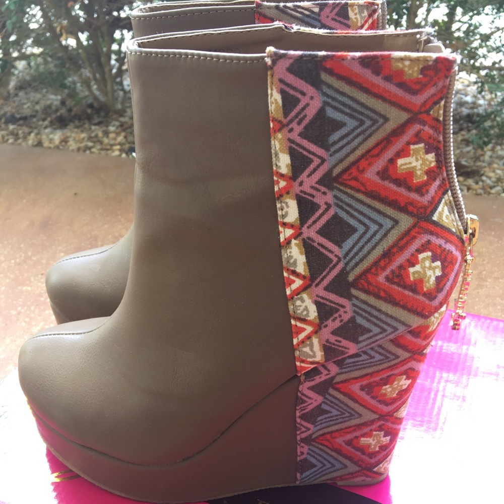 Tribal wedges