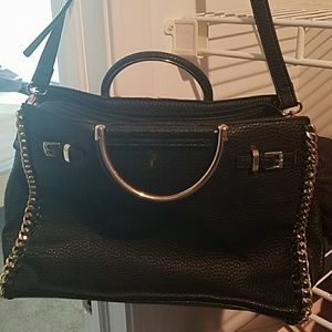 hand and shoulder bag