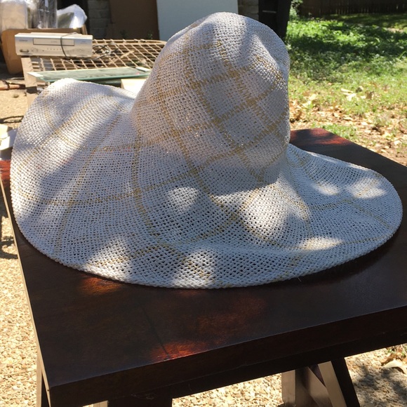 Floppy hat - Picture 1 of 2