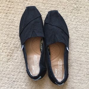 Tons black shoes 6.5