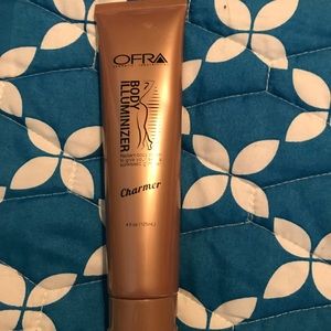 Ofra body illuminizer charmer
