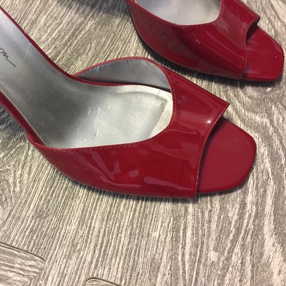 👠 Jessica Simpson Red Peep Toe Heels 👠 - Picture 3 of 3