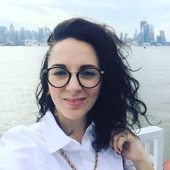 Meet your Posher, Anna - Picture 2 of 3