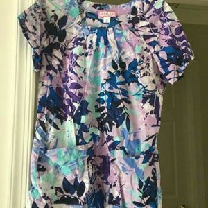 Scrub top size medium