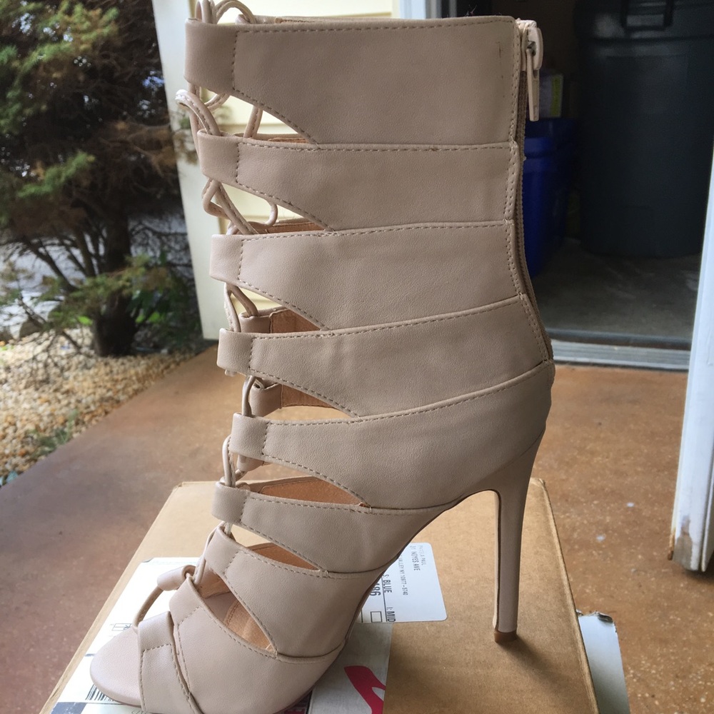 Sz 6.5 lace up booties