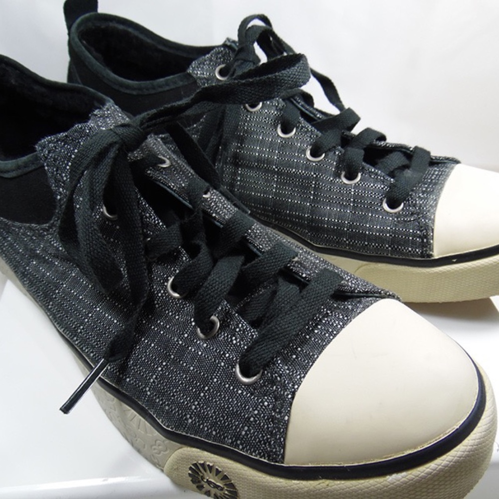 UGG Blue Plaid Evera Sneaker Sz9