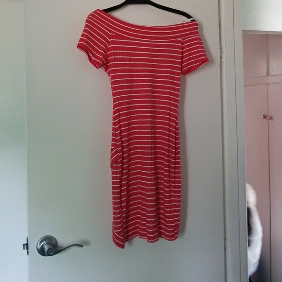 Dresses - Picture 3 of 3