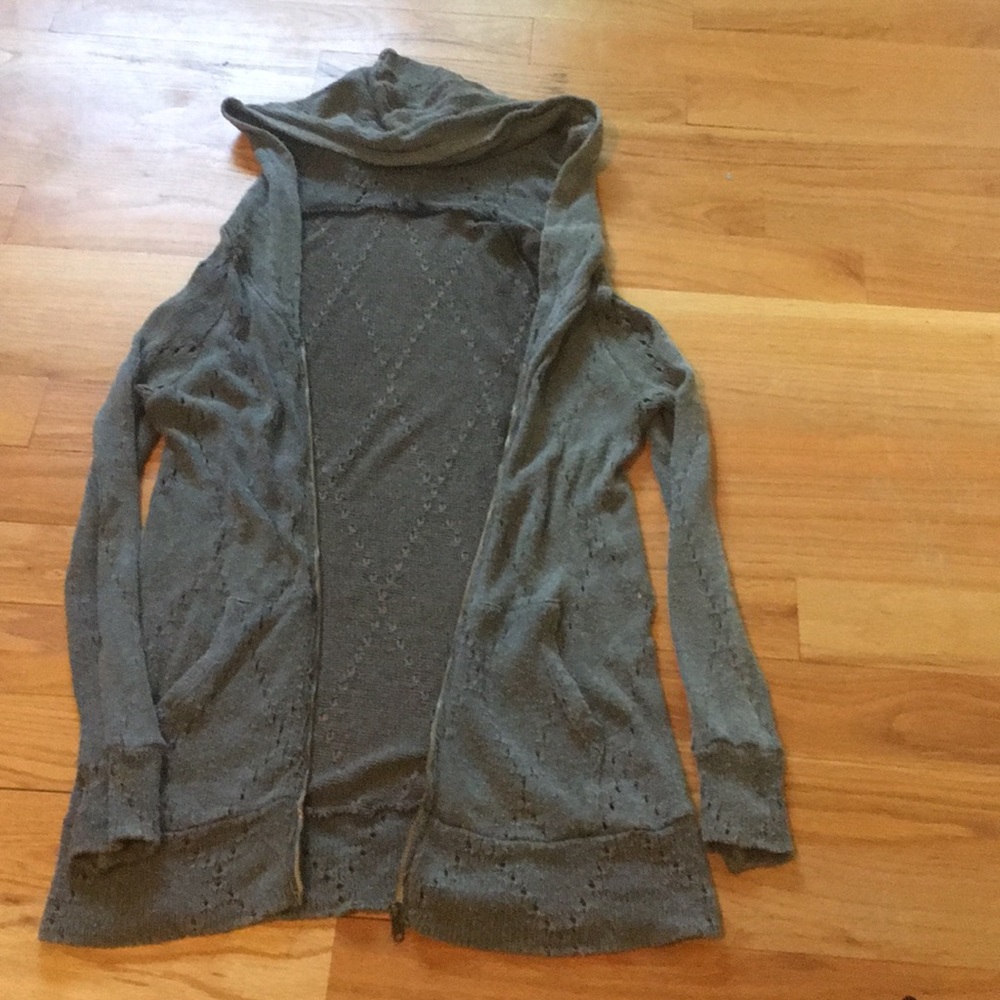 Gray knit zip up sweater !
