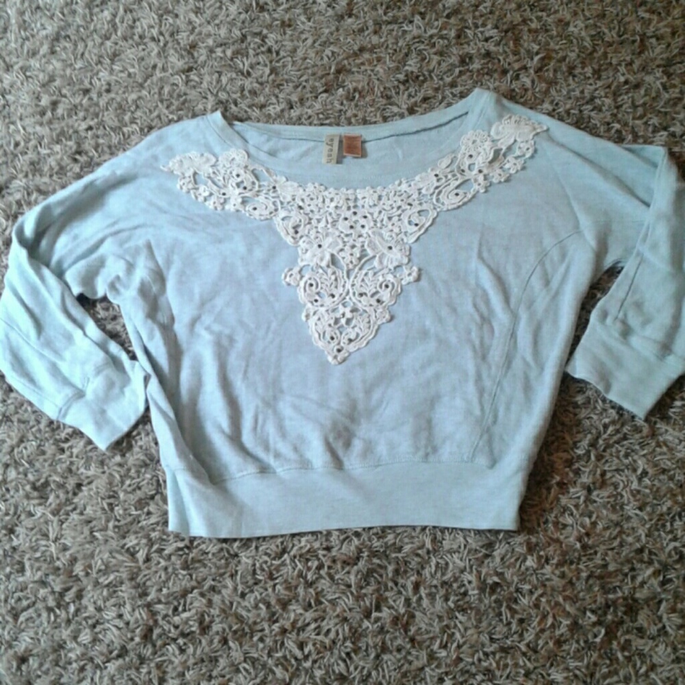 Medium sweatshirt with lace