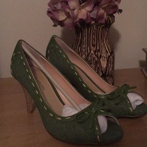 Brand new! Naturalizer peep toe heels