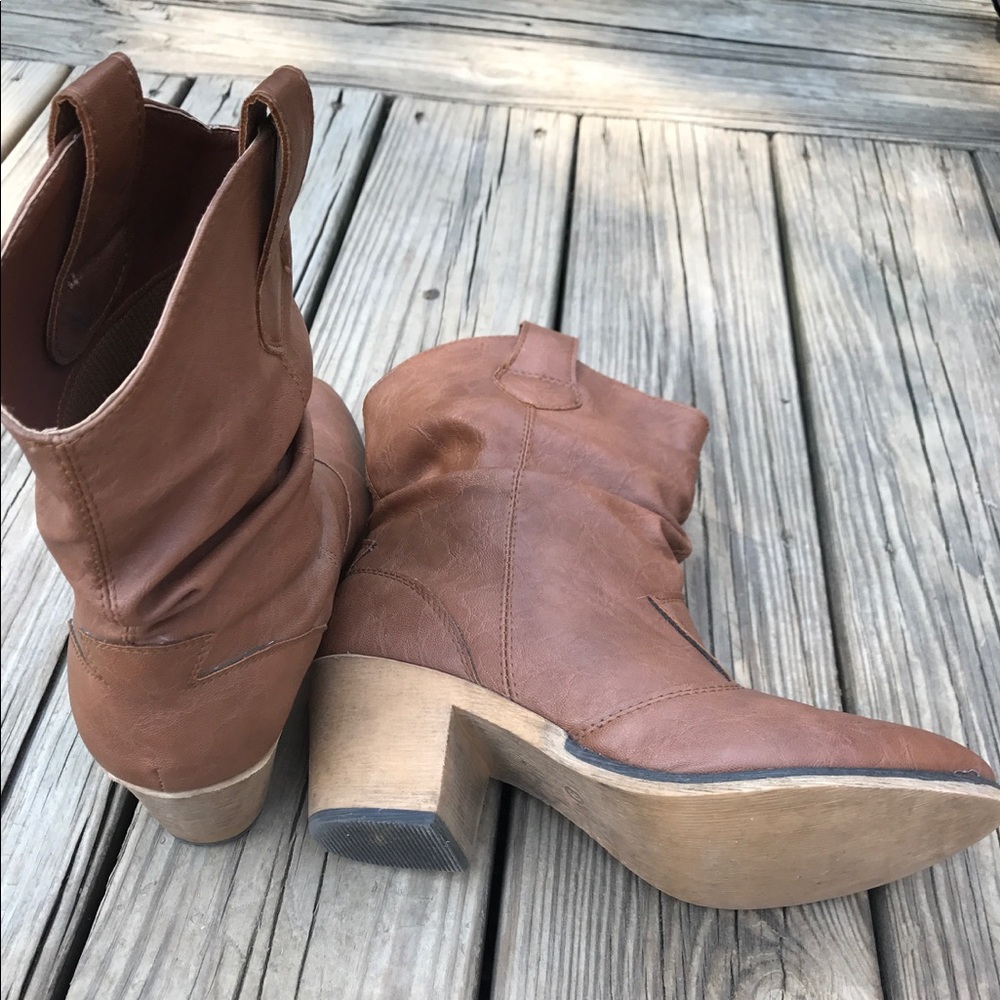 Brown boots - Picture 5 of 6