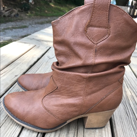 Brown boots - Picture 1 of 6