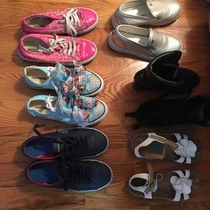 6 pairs of shoes in size 4-6 teen