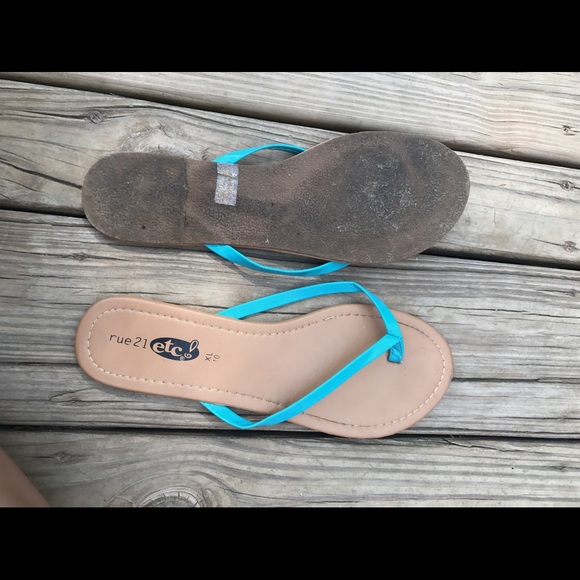 Rue 21 flip flops - Picture 1 of 1