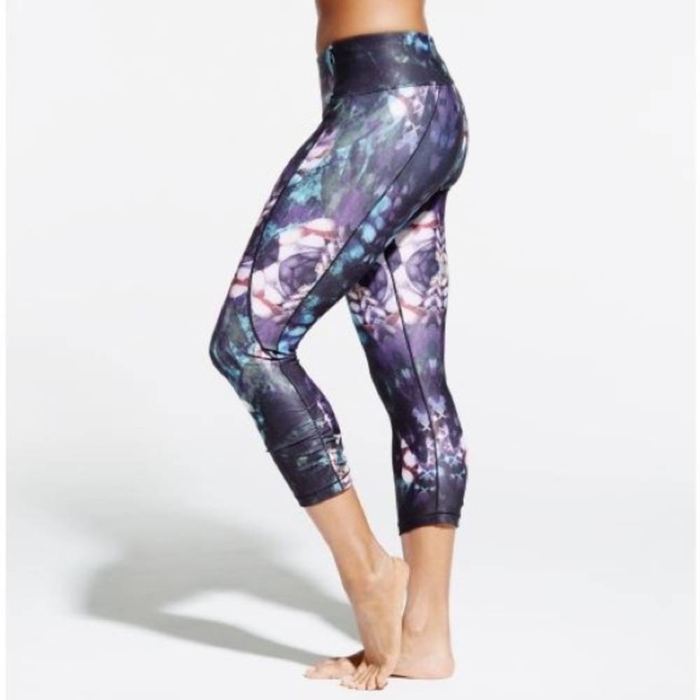NWOT- CALIA by Carrie Underwood cropped leggings