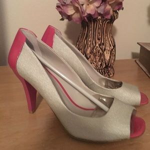 Brand new! Nine West peep toe heels