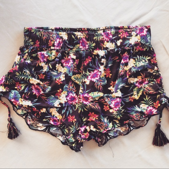 Hawaiian Floral Tropical Shorts - Picture 1 of 1