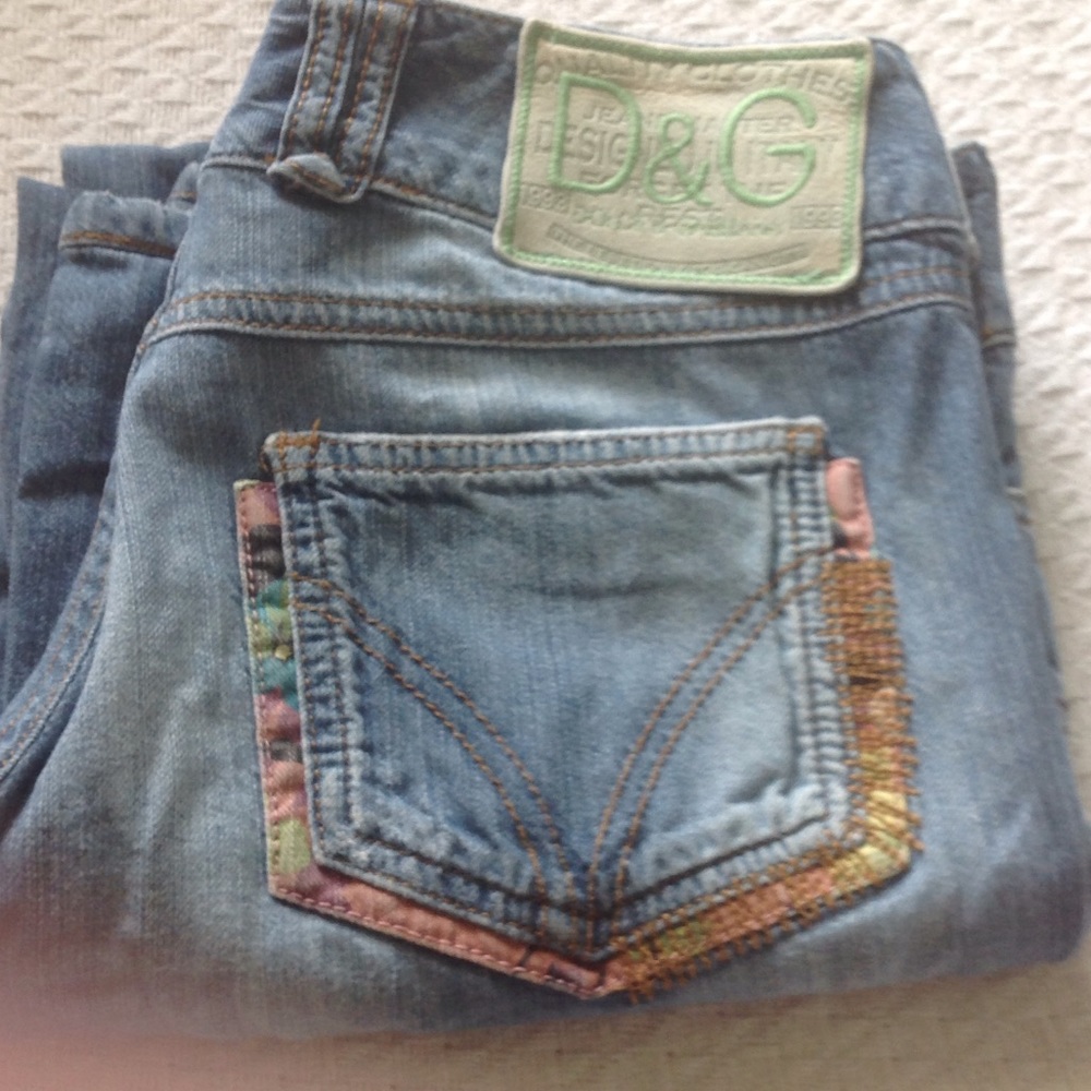🛍🥰 D&G Distressed Jeans - So soft :)