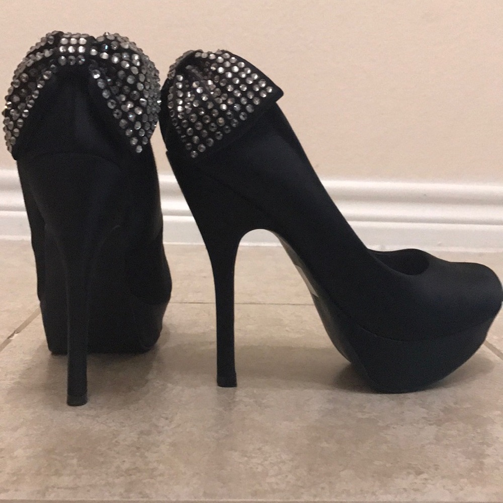 Steve Madden black platform heels size 8