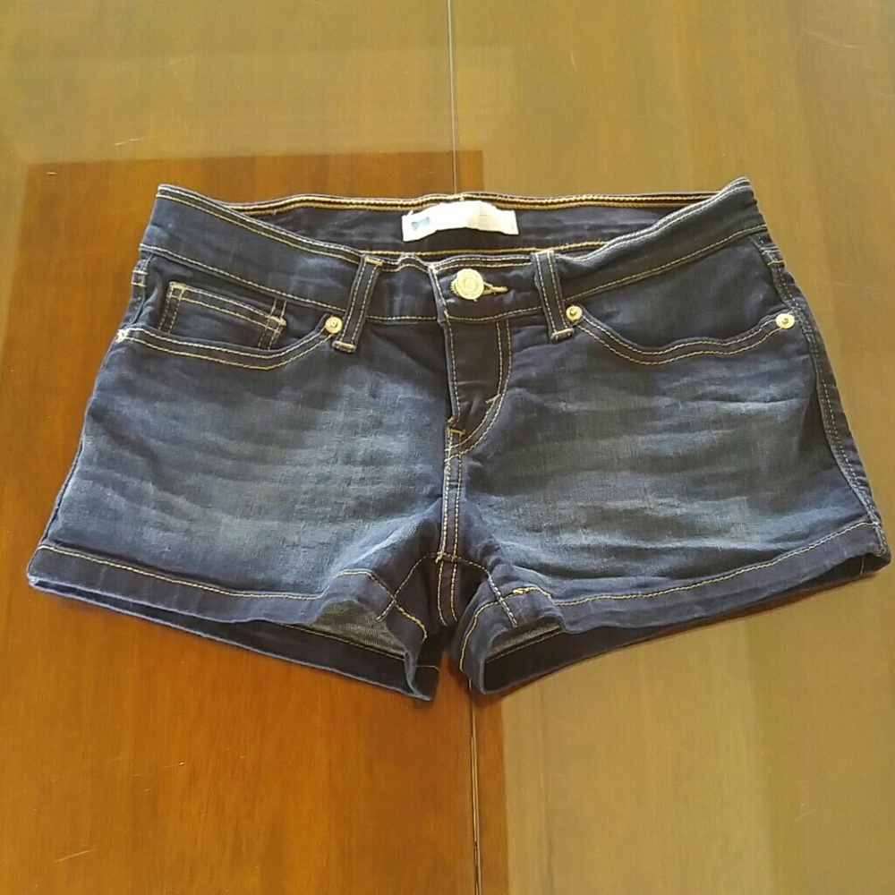 Levis Dark Denim Size 27 Low Rise Short Shorts