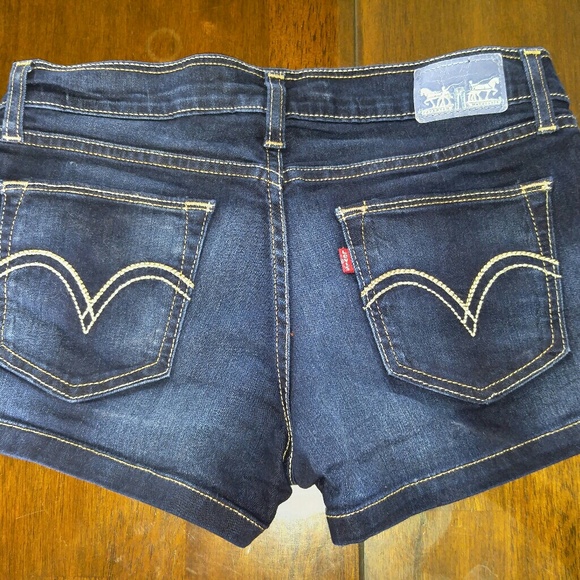 Levis Dark Denim Size 27 Low Rise Short Shorts - Picture 3 of 4