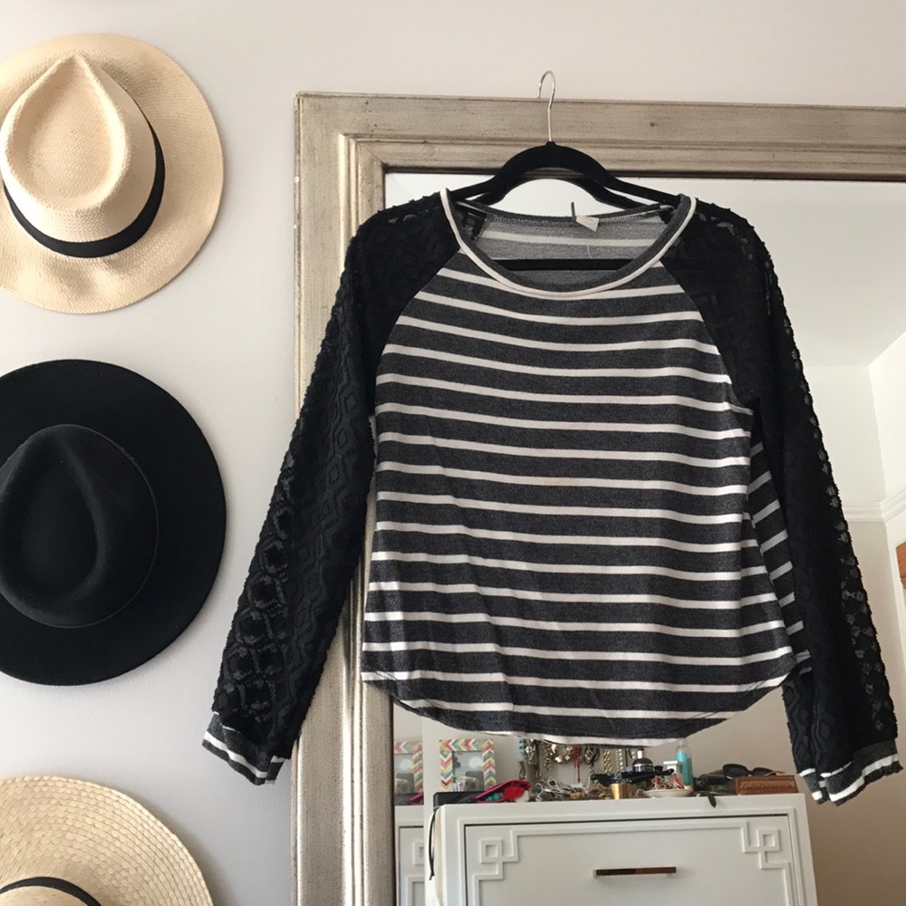 Striped top w/ sheer sleeves