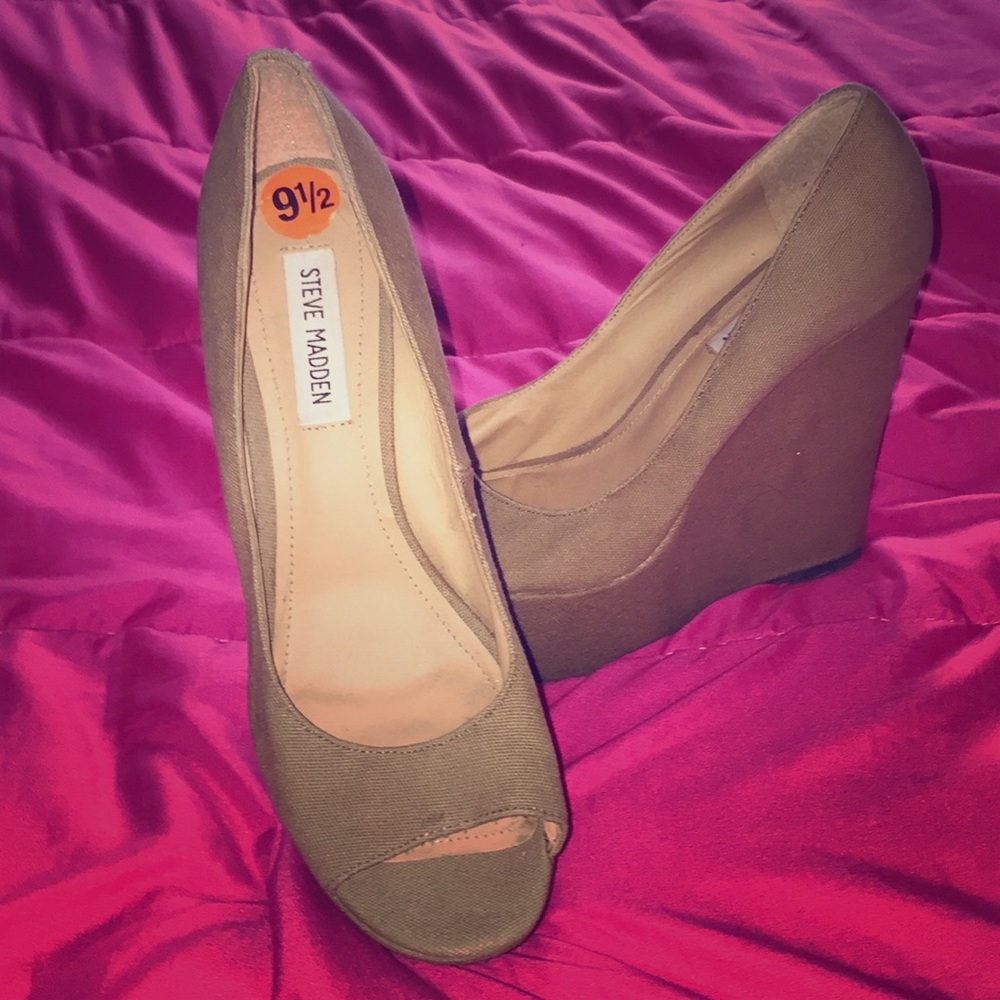 Size9.5 Steve madden peep toe platform wedges