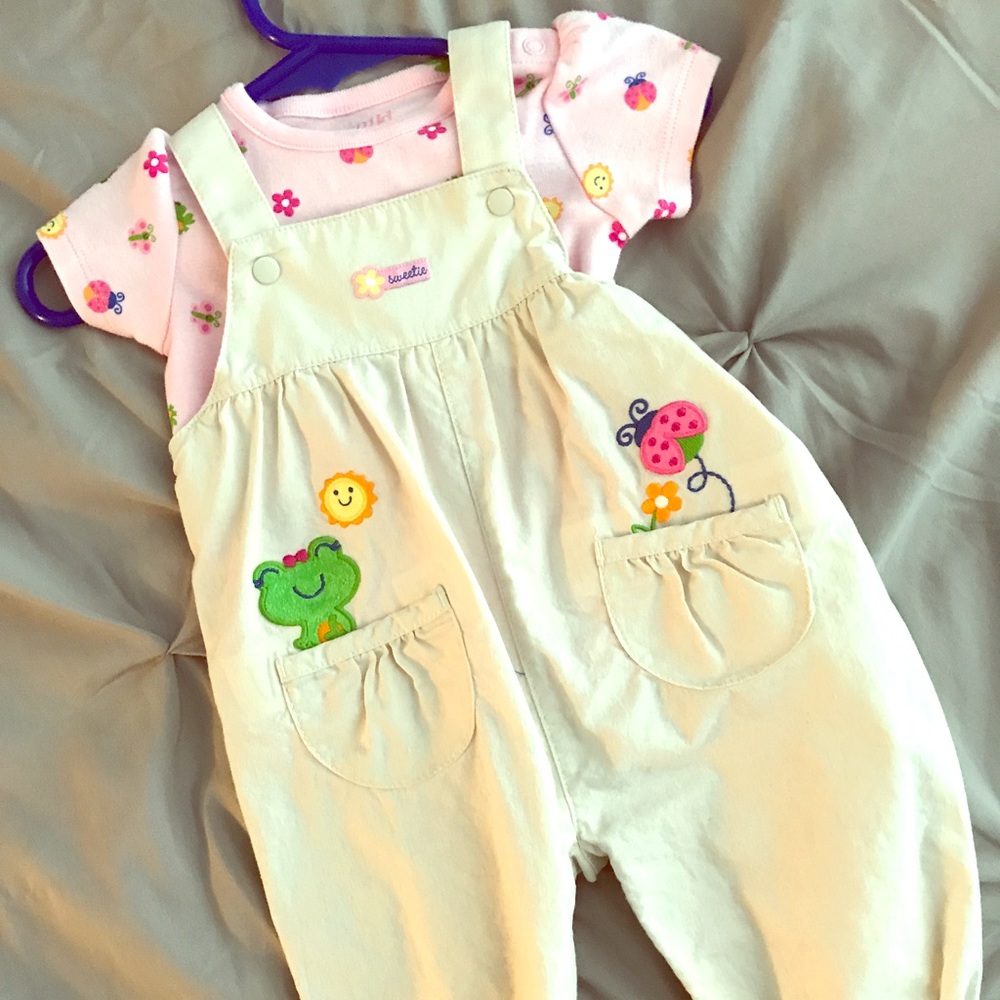 NEW Carters outfit 0-3 mos