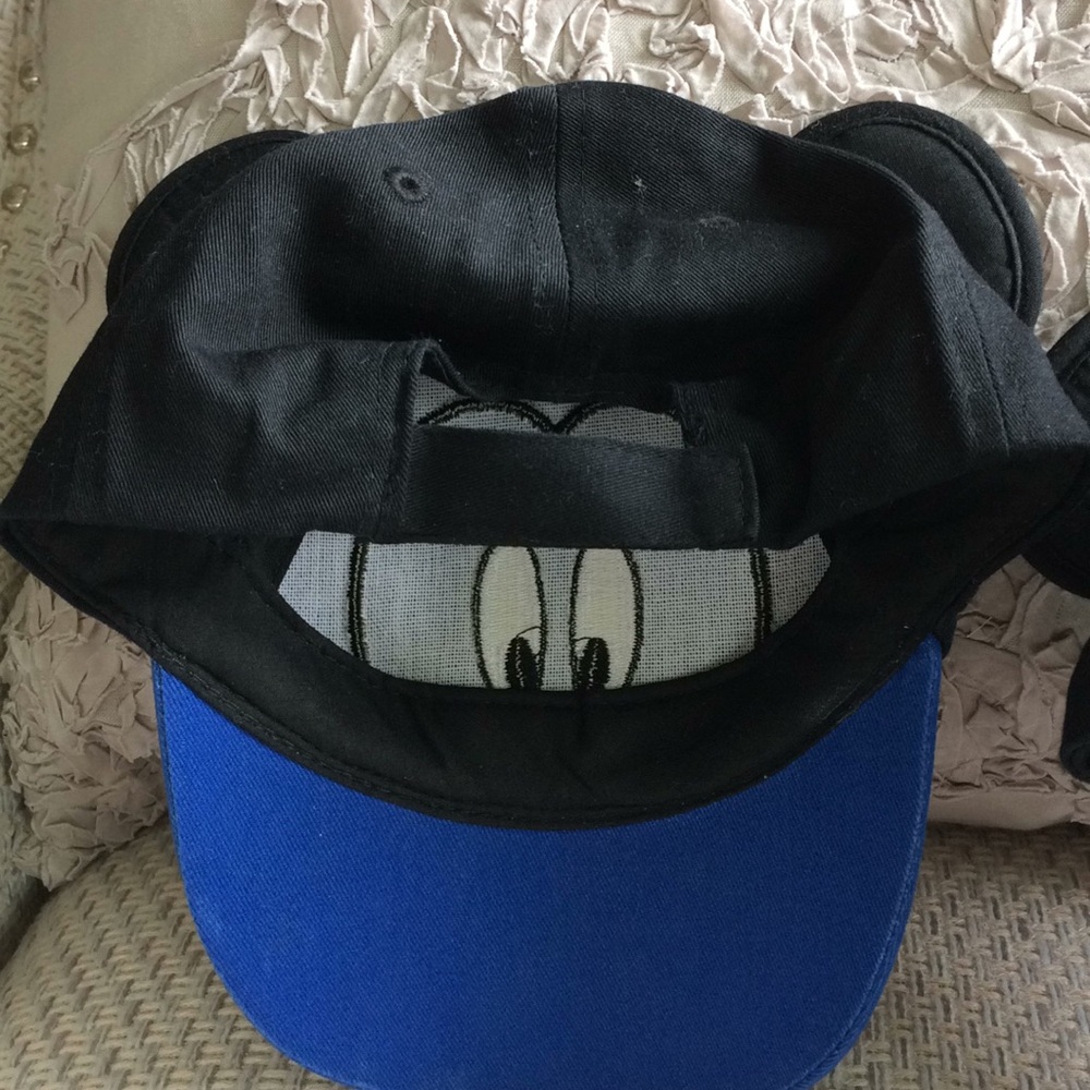 Mickey Mouse Hat - Picture 2 of 3