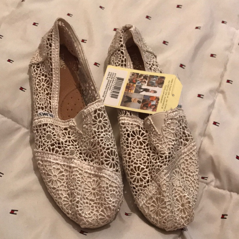 White lace Toms