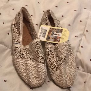 White lace Toms