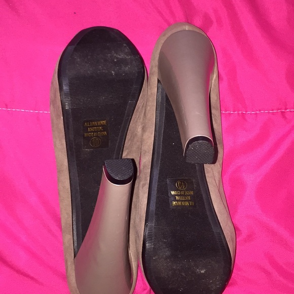 Size 10 by Dots tan peep toe platform - Picture 3 of 3