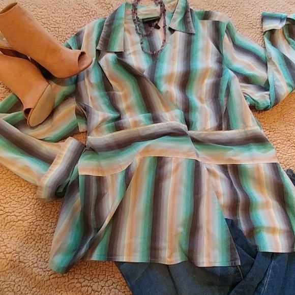 18/20 Multicolor Lane Bryant Wrap Top - Picture 1 of 4