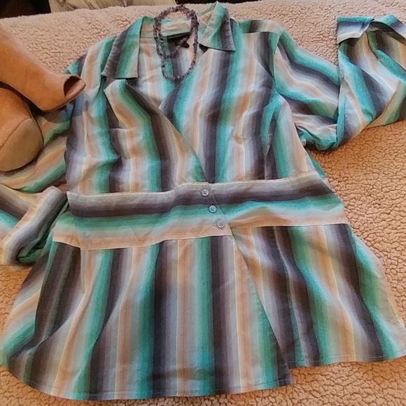 18/20 Multicolor Lane Bryant Wrap Top - Picture 2 of 4