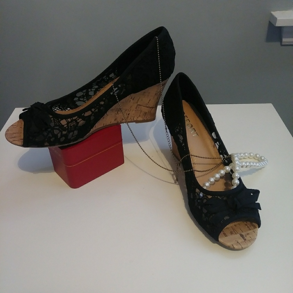 ❤Black Lace Wedges